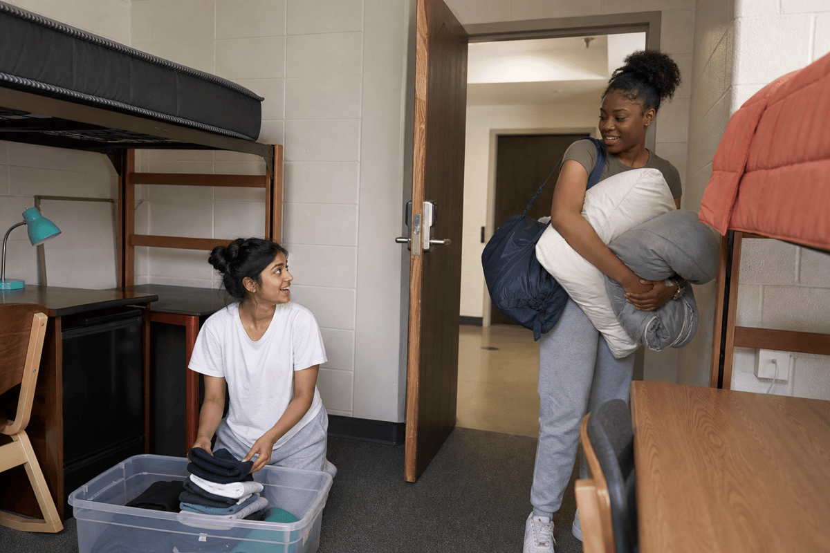 How to Find a Roommate for College (Dorm to Grad School)